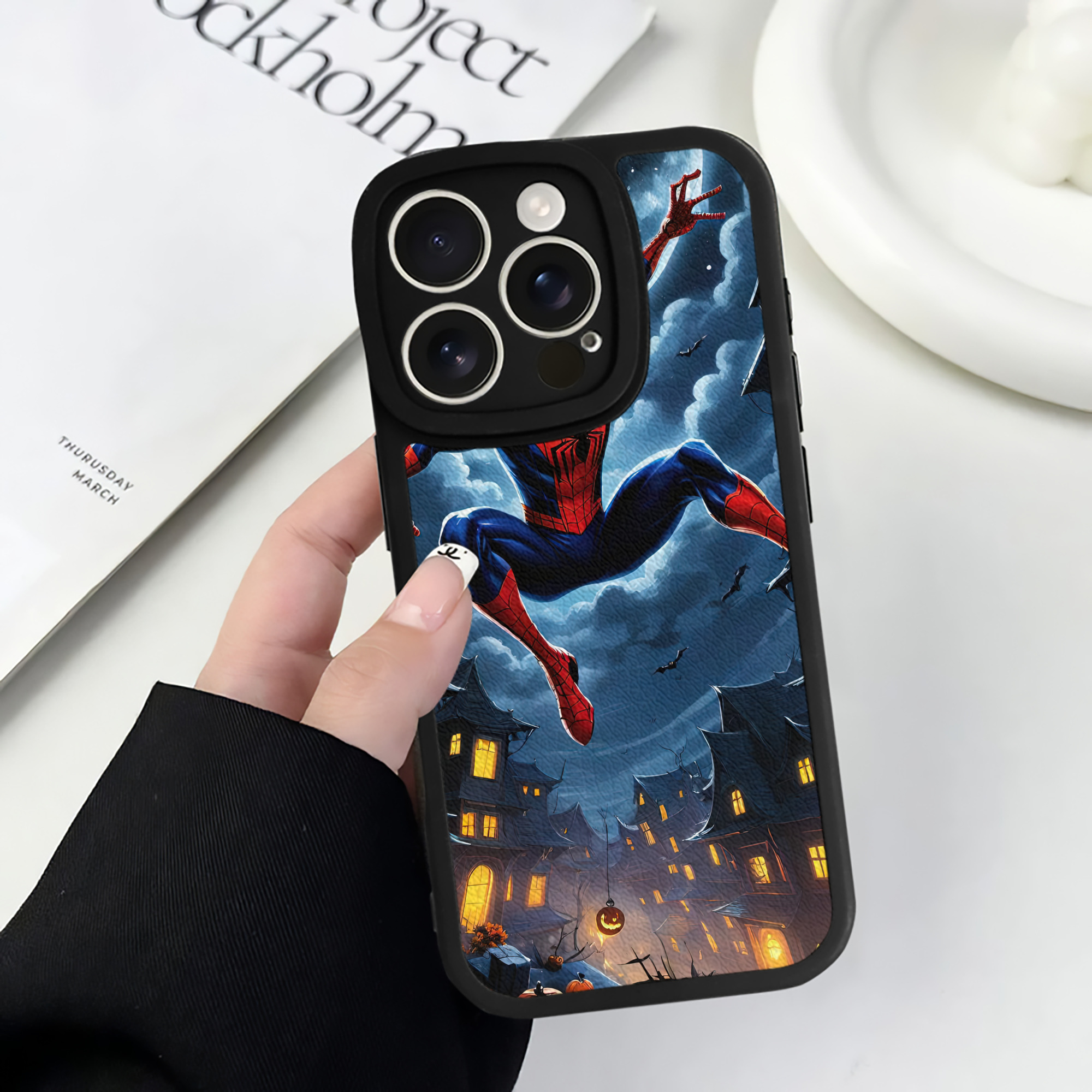 Spider Man スパイダーマン 【iPhone 16シリーズ対応】シリコンスマホケース（レザー調） 材質：シリコン